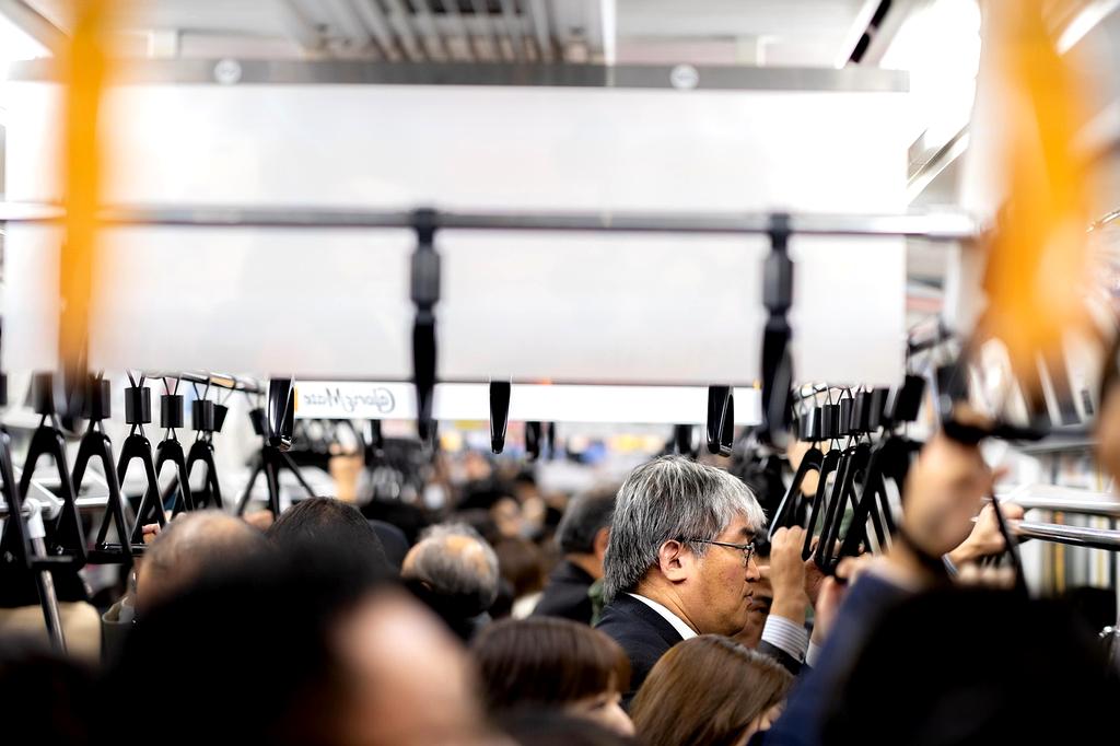 Electric tram icon representing sustainable city transit